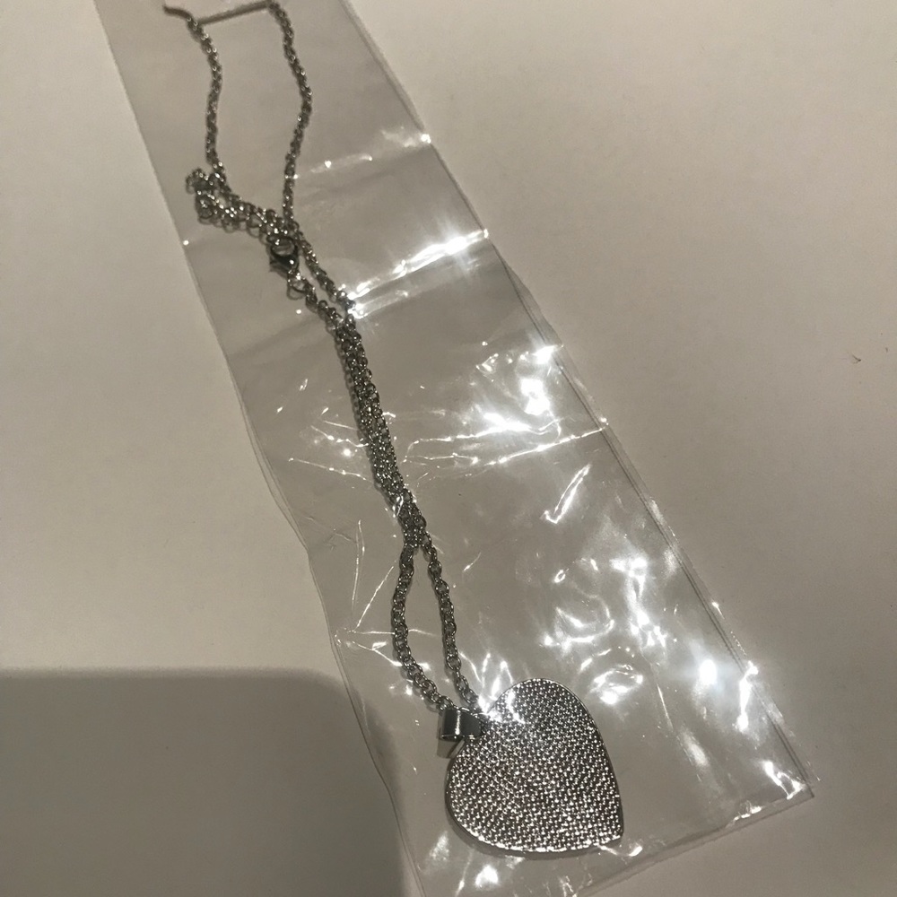 Brand New Heart Shaped Pet Remembrance Necklace - Picture 5 of 5